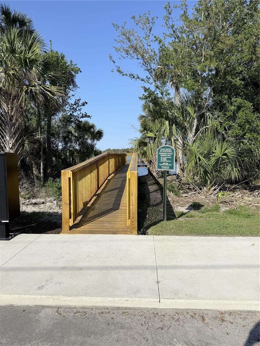 Image 25 of 28 For 348 River Front Way