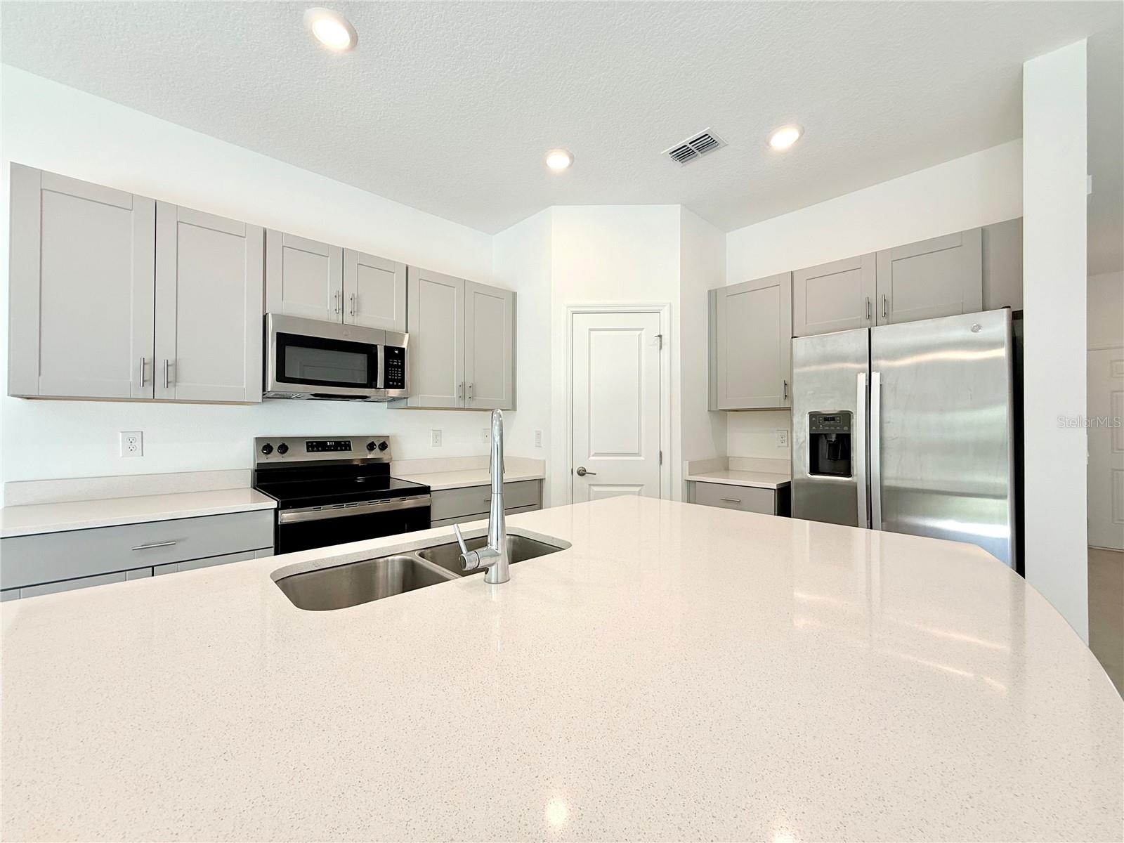 Image 4 of 28 For 348 River Front Way