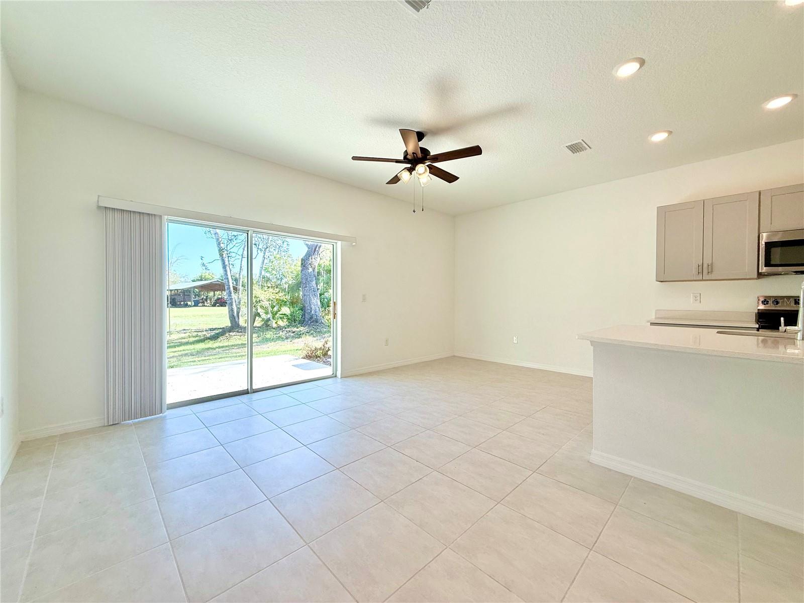 Image 9 of 28 For 348 River Front Way