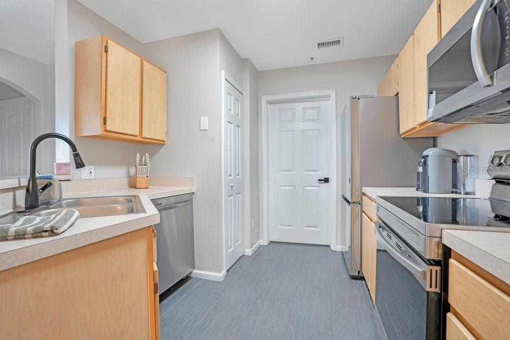 Image 7 of 27 For 6542 Swissco Drive 825