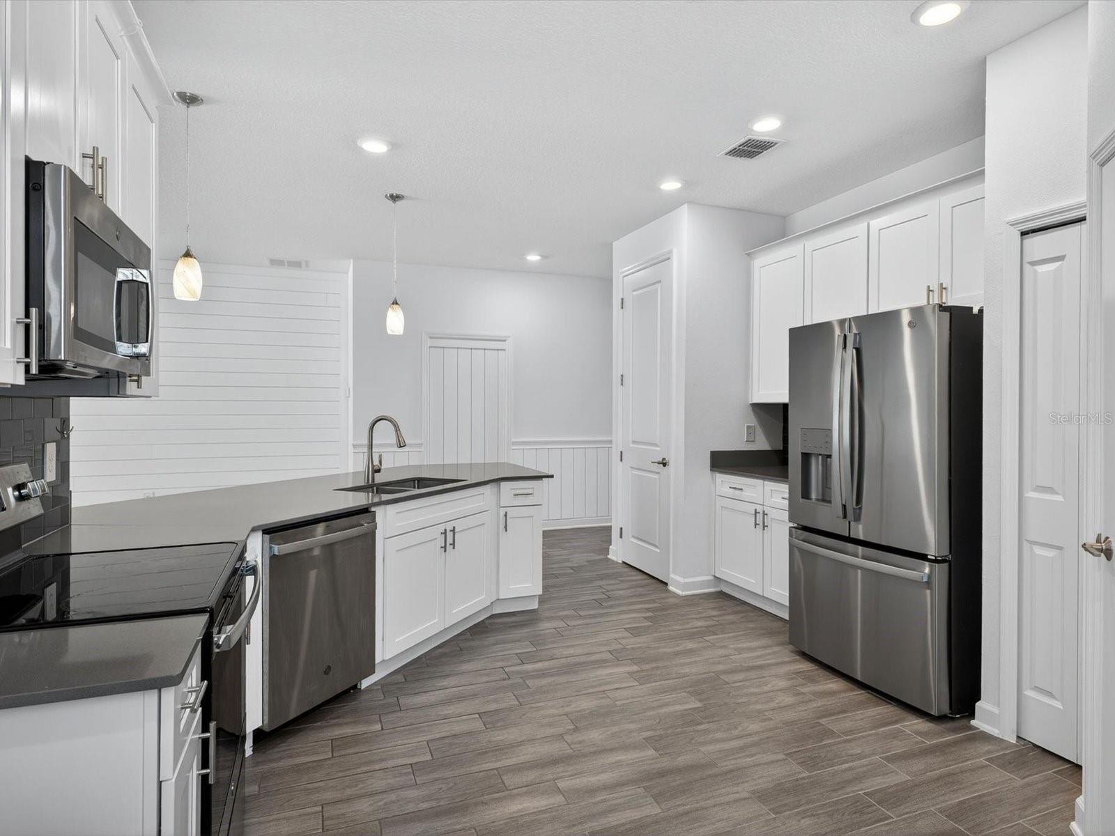 Image 14 of 56 For 2894 Camden Way