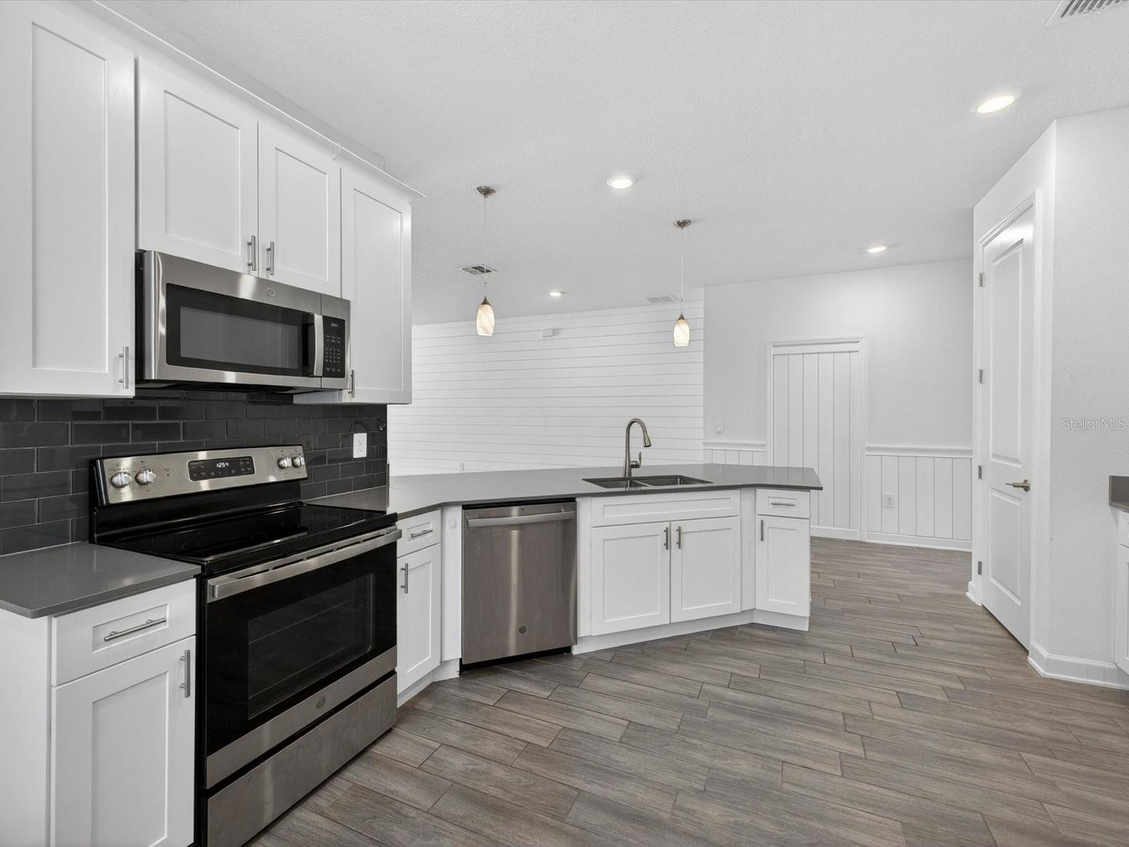 Image 15 of 56 For 2894 Camden Way