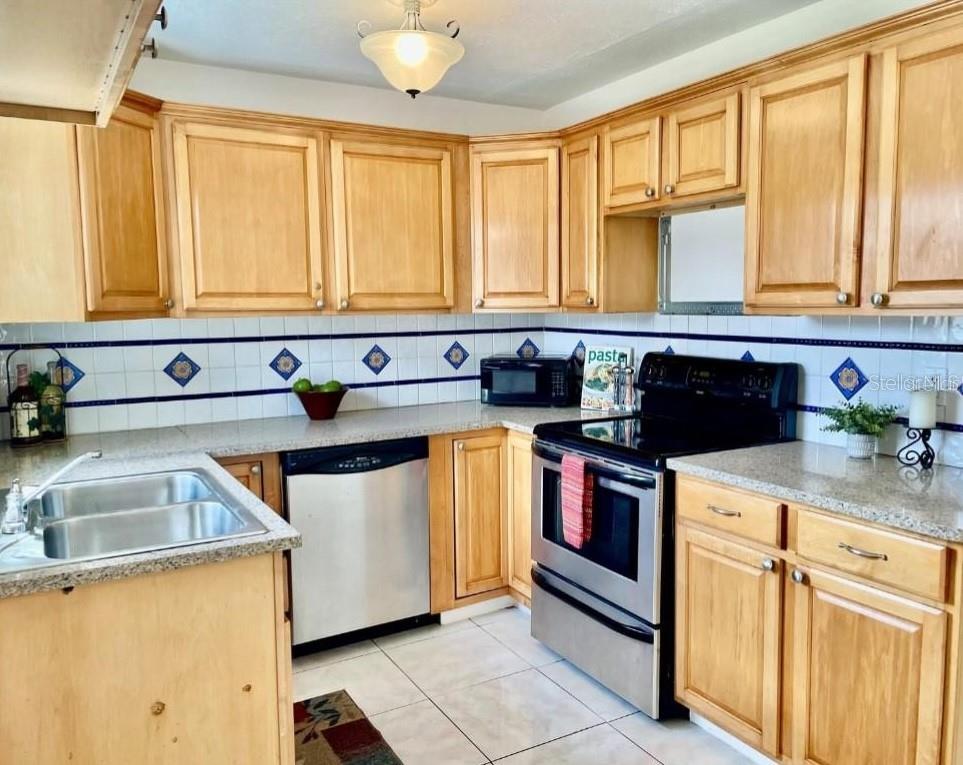 Image 2 of 9 For 714 West Court