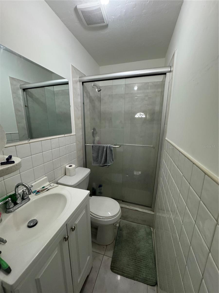 Image 4 of 9 For 714 West Court