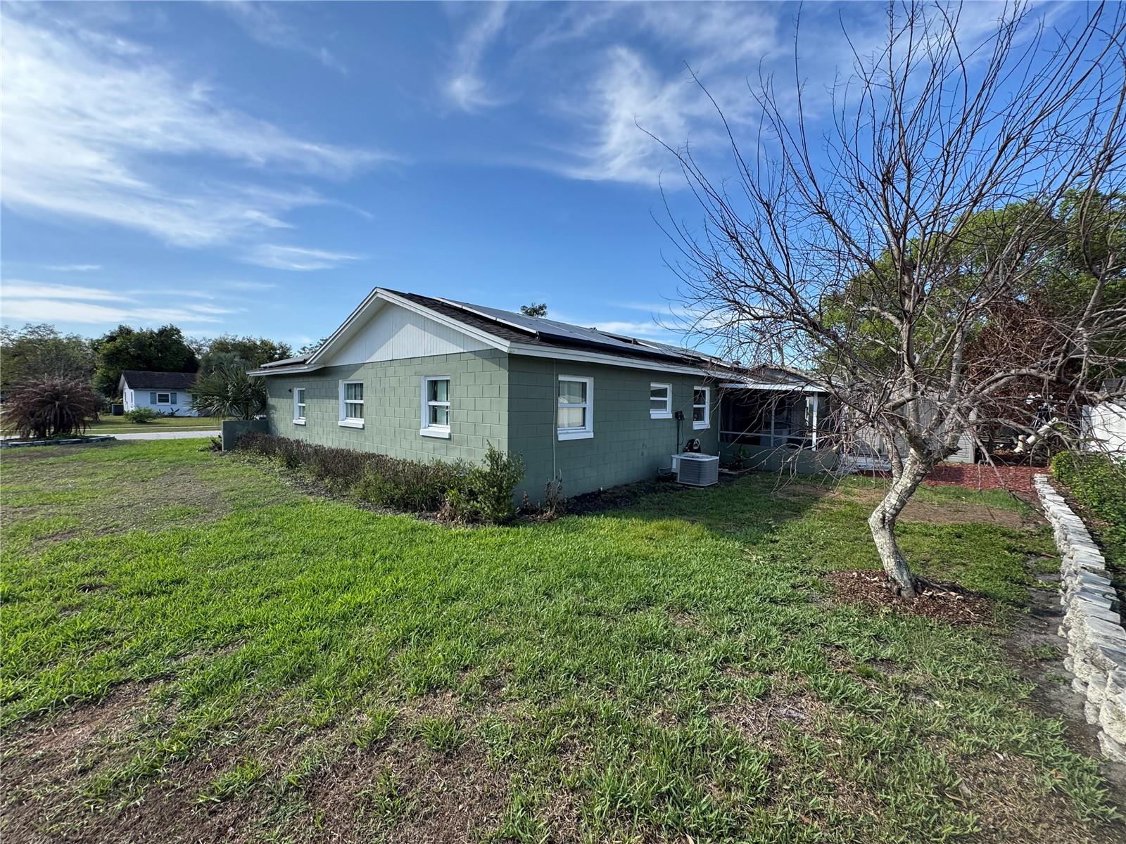 Image 8 of 9 For 714 West Court