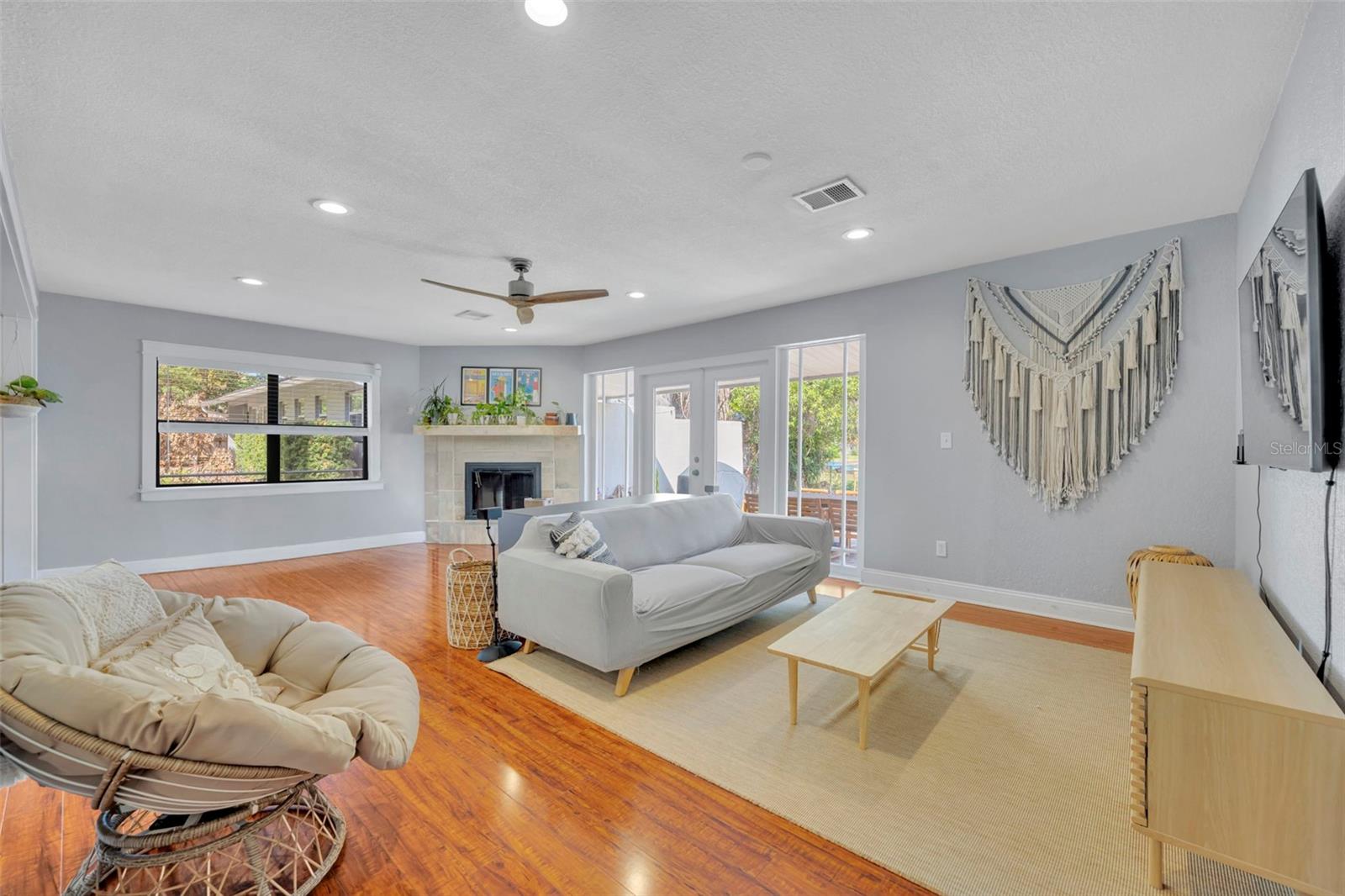 Image 10 of 28 For 1081 Lake Weldona Drive