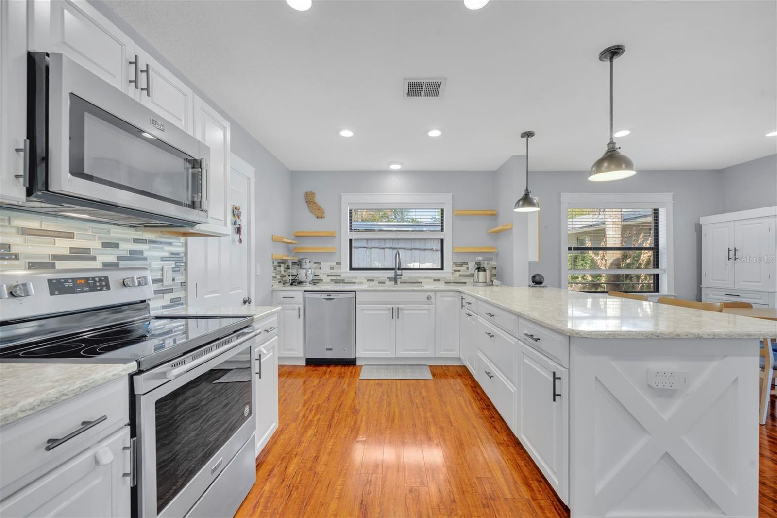 Image 5 of 28 For 1081 Lake Weldona Drive