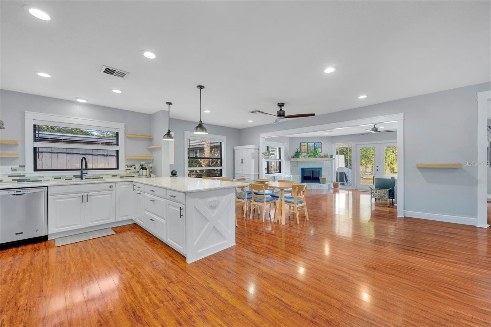 Image 7 of 28 For 1081 Lake Weldona Drive