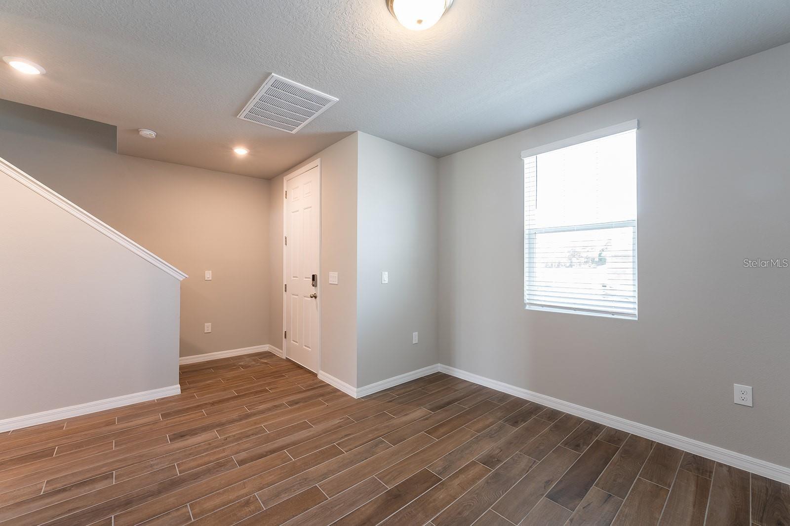 Image 8 of 22 For 5252 Sanders Oak Trail