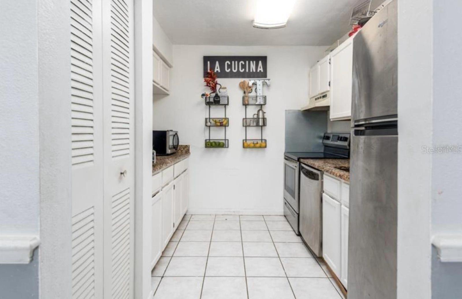 Image 4 of 10 For 2342 Huntington Green Court 2