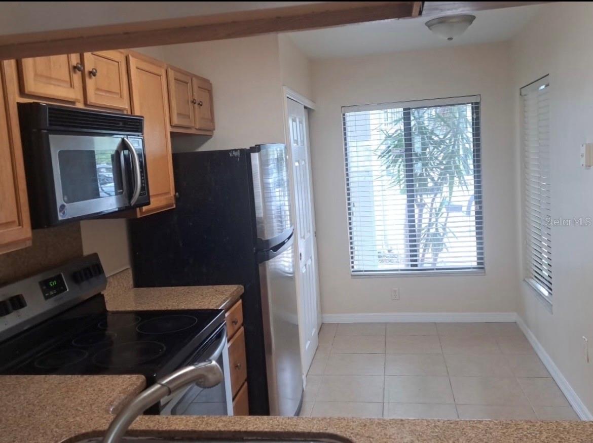 Image 4 of 15 For 2227 Stonington Avenue 2227