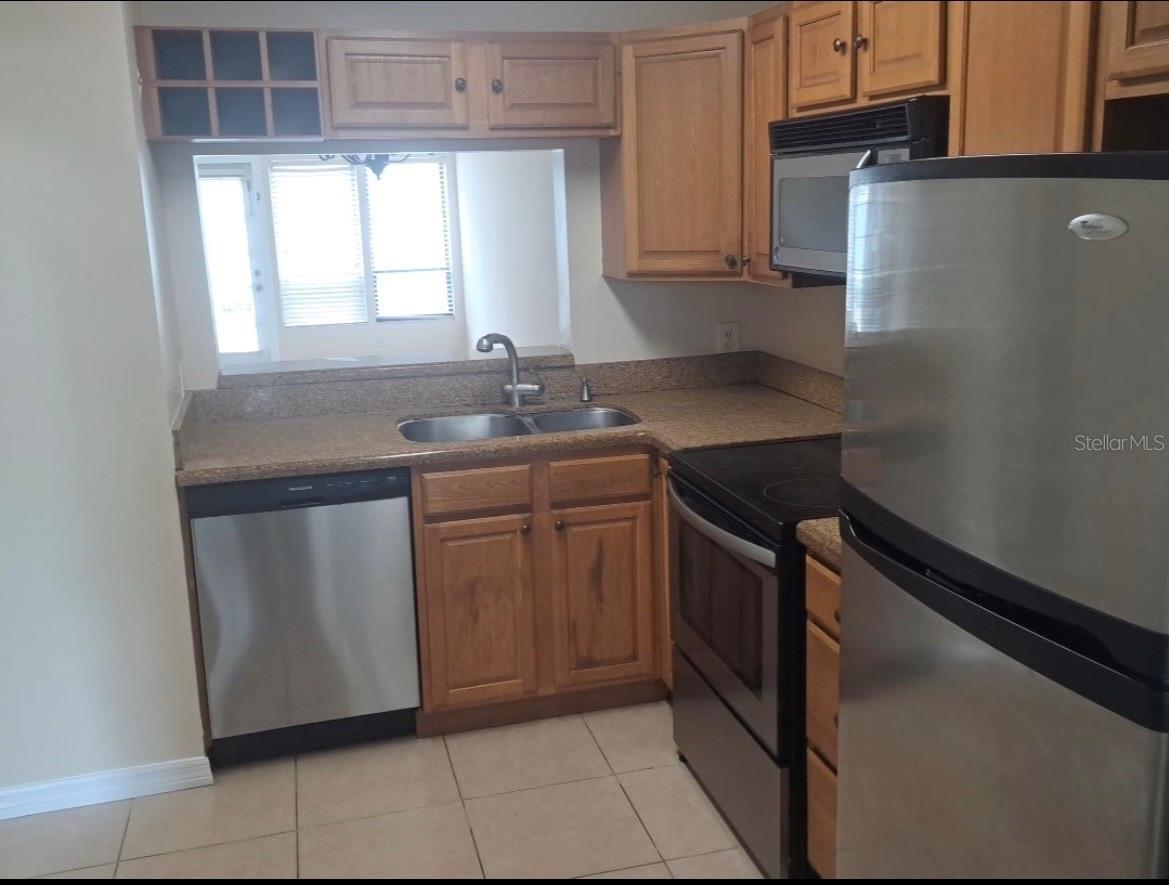 Image 5 of 15 For 2227 Stonington Avenue 2227