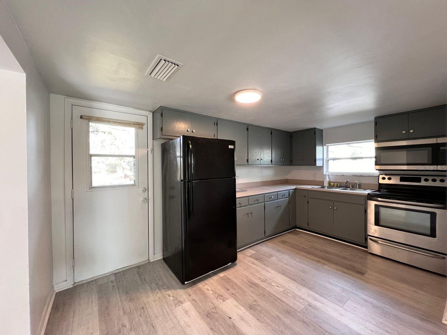 Image 10 of 19 For 107 Oakland Drive