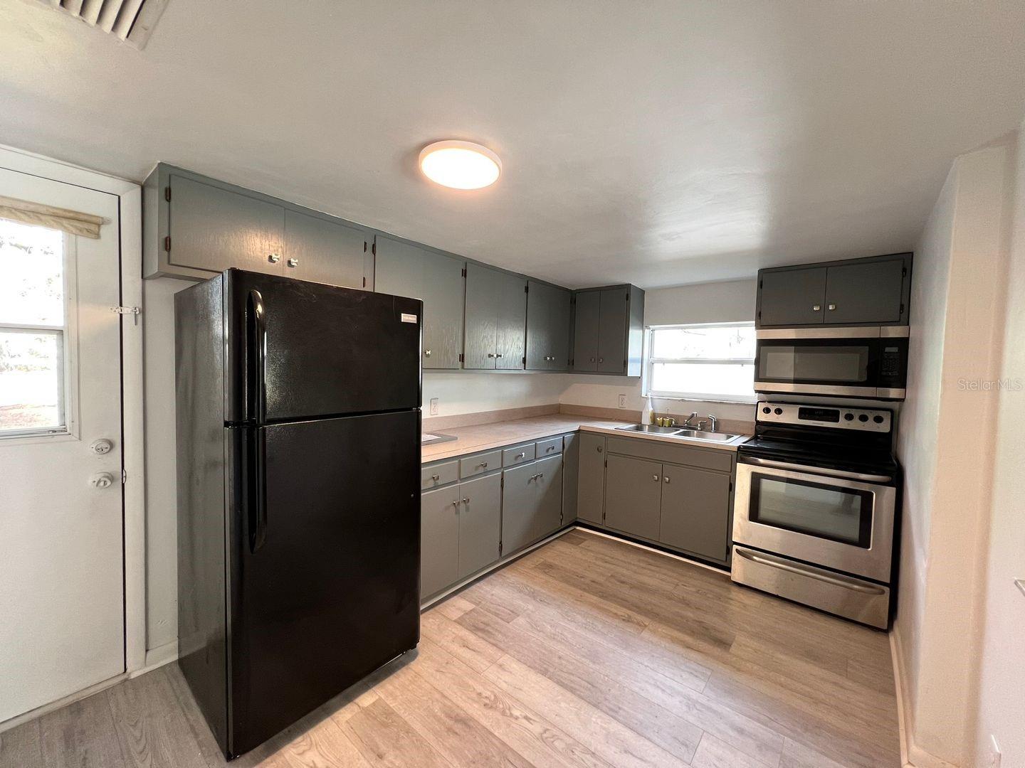 Image 9 of 19 For 107 Oakland Drive