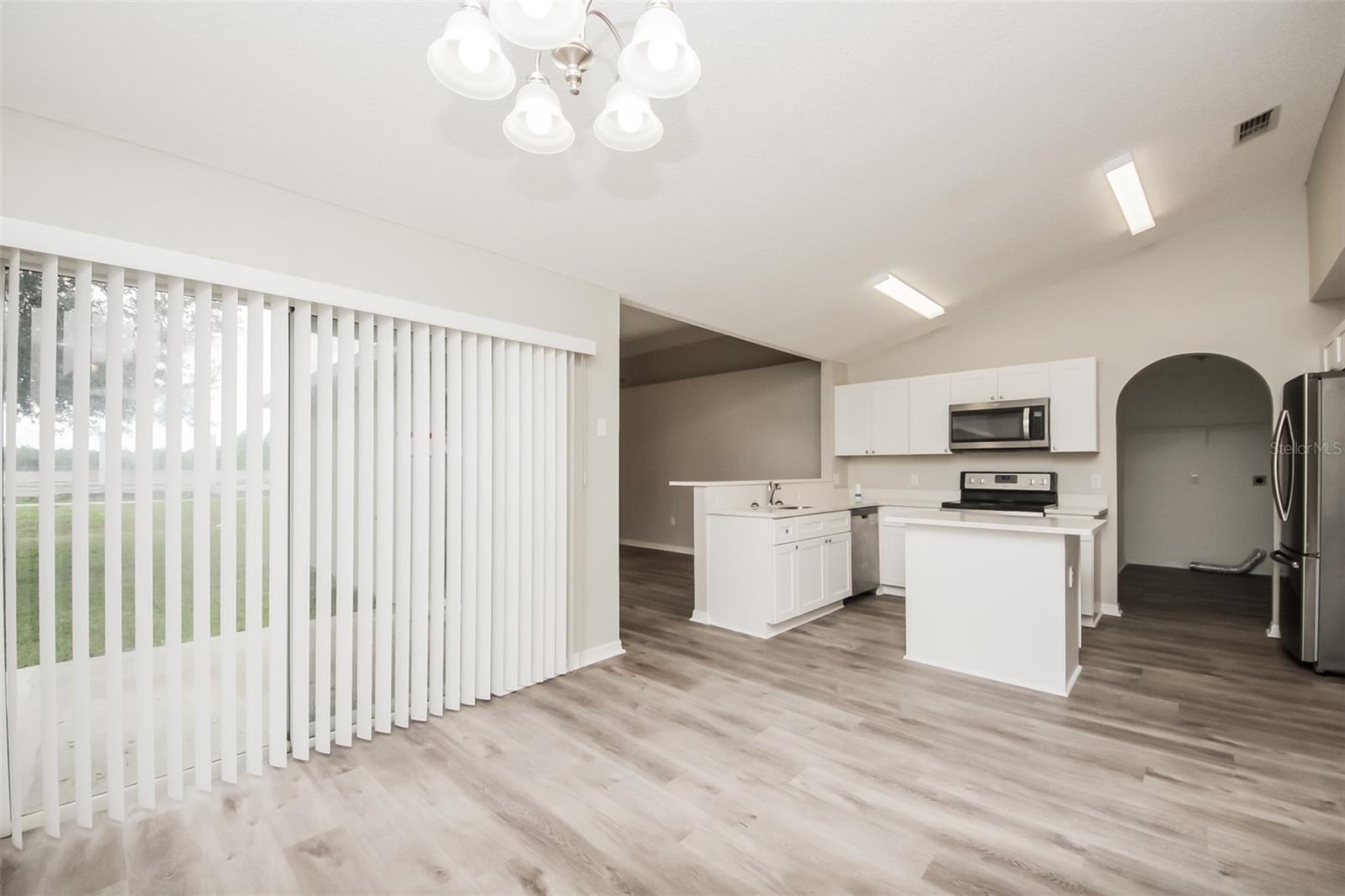 Image 4 of 16 For 662 Brockton Drive