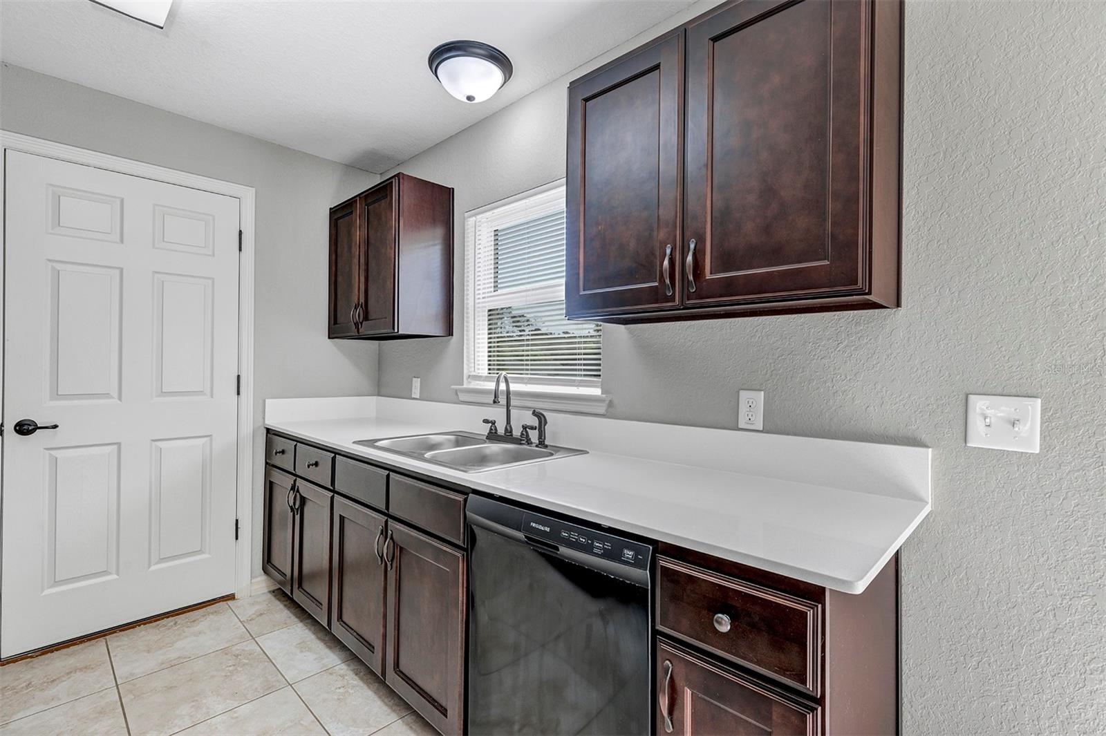 Image 13 of 36 For 7 Locust Loop Circle