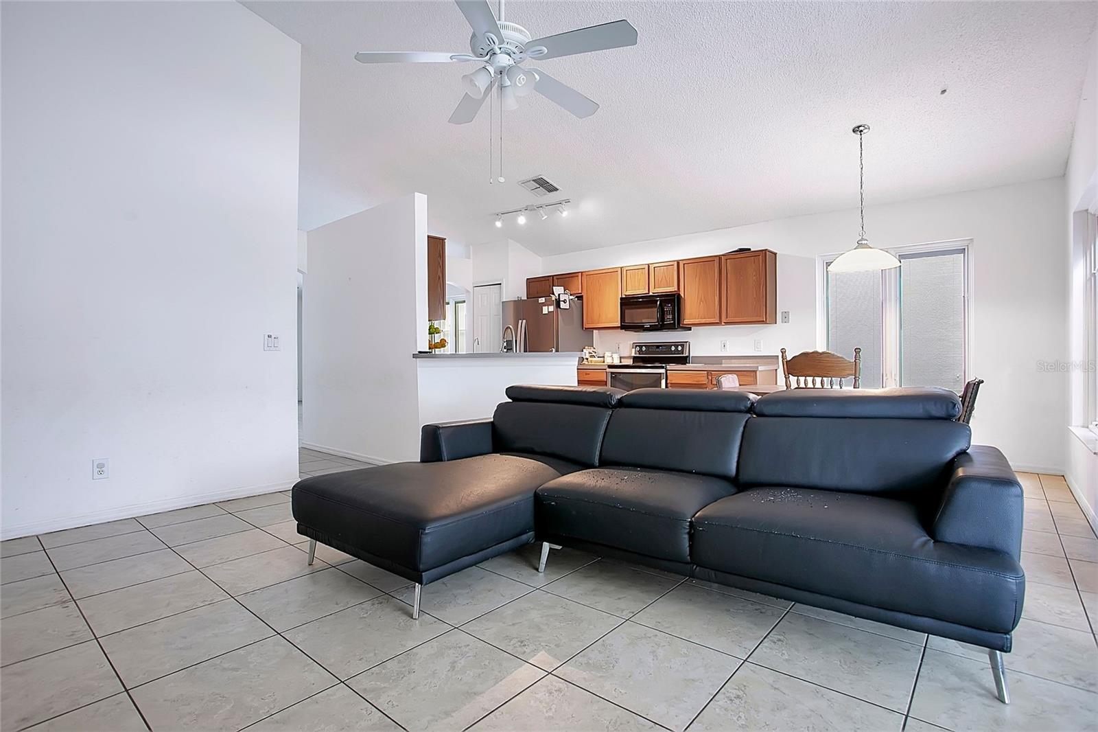 Image 14 of 39 For 14528 Kristenright Lane