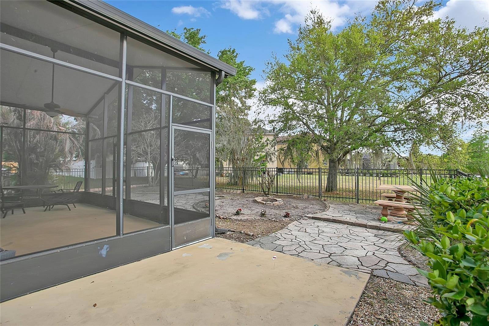 Image 27 of 39 For 14528 Kristenright Lane