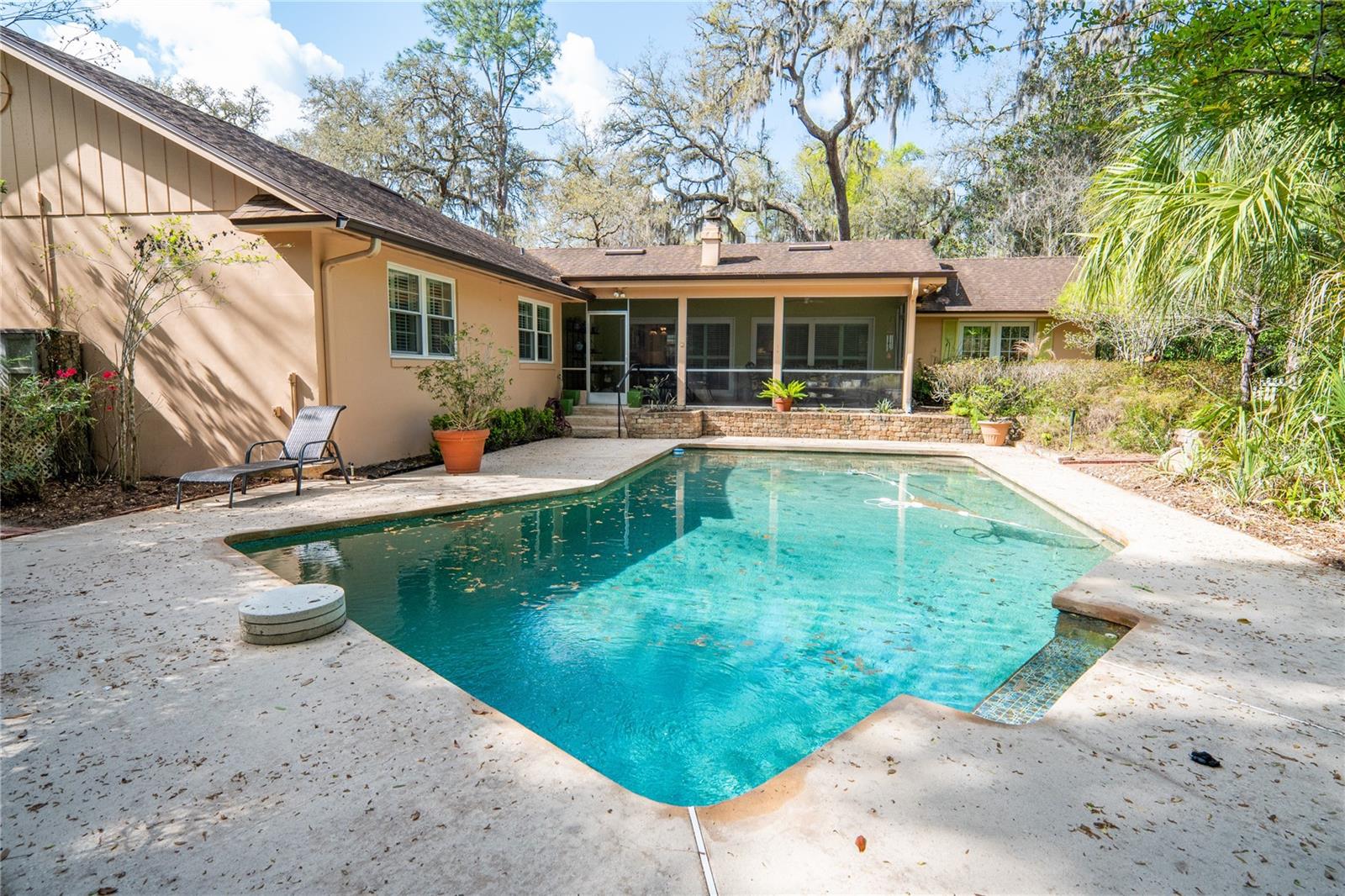 Image 27 of 50 For 601 Fox Valley Drive