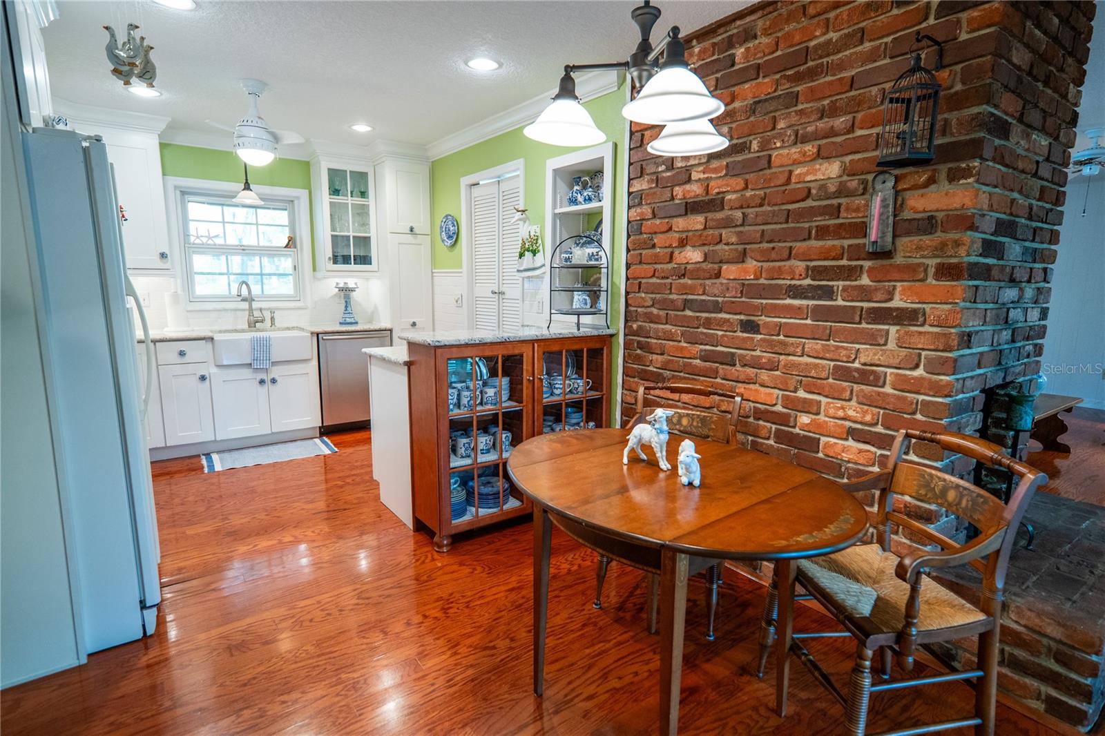 Image 8 of 50 For 601 Fox Valley Drive