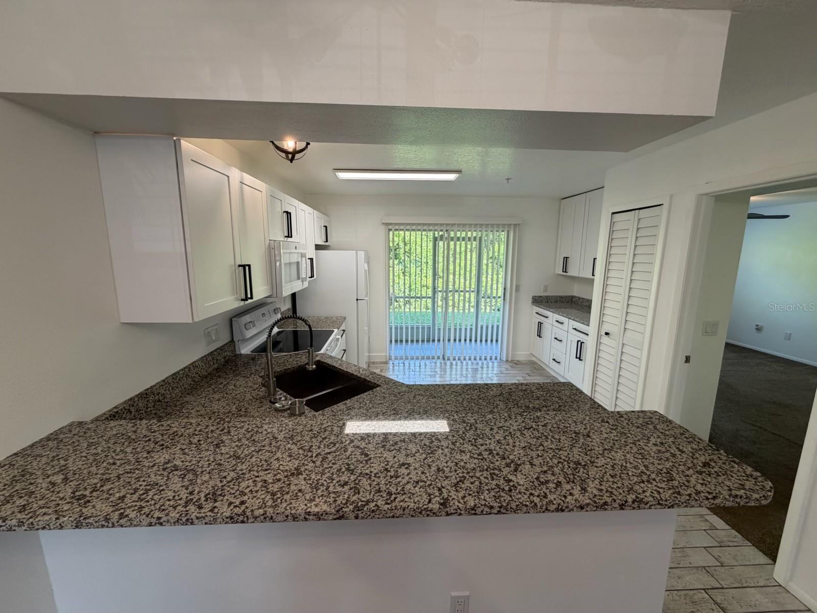 Image 4 of 15 For 121 Reserve Circle 109