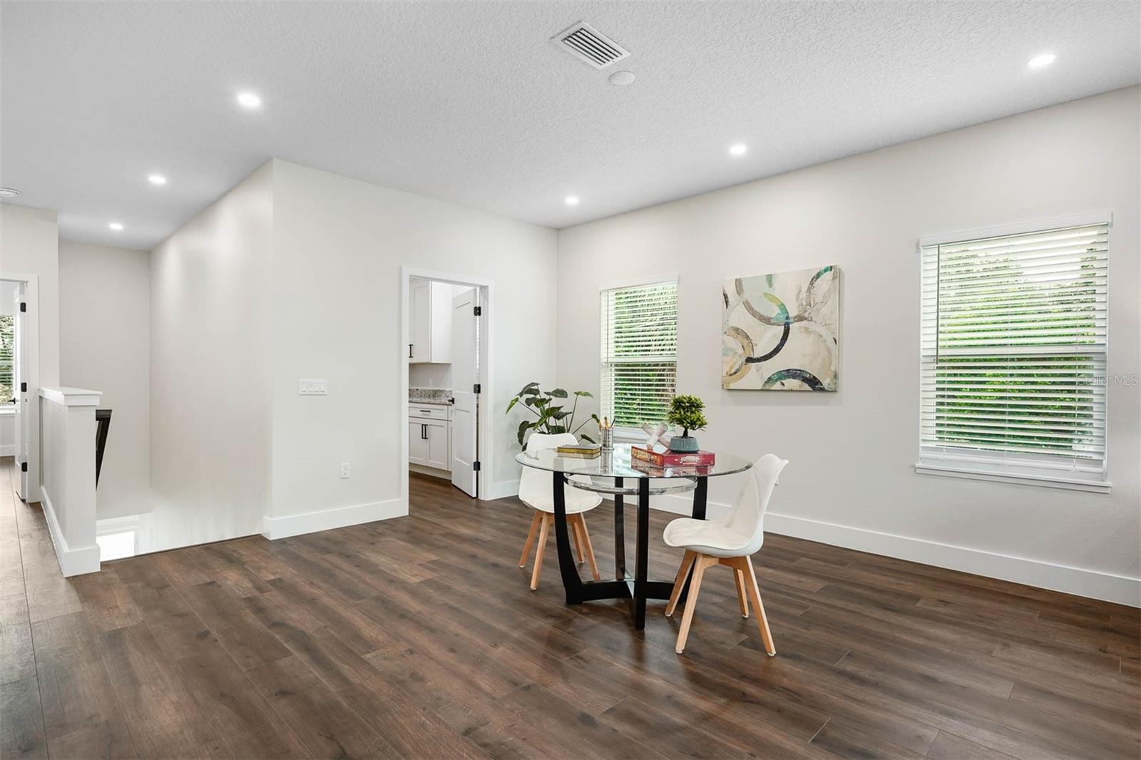 Image 18 of 45 For 2300 Formosa Avenue