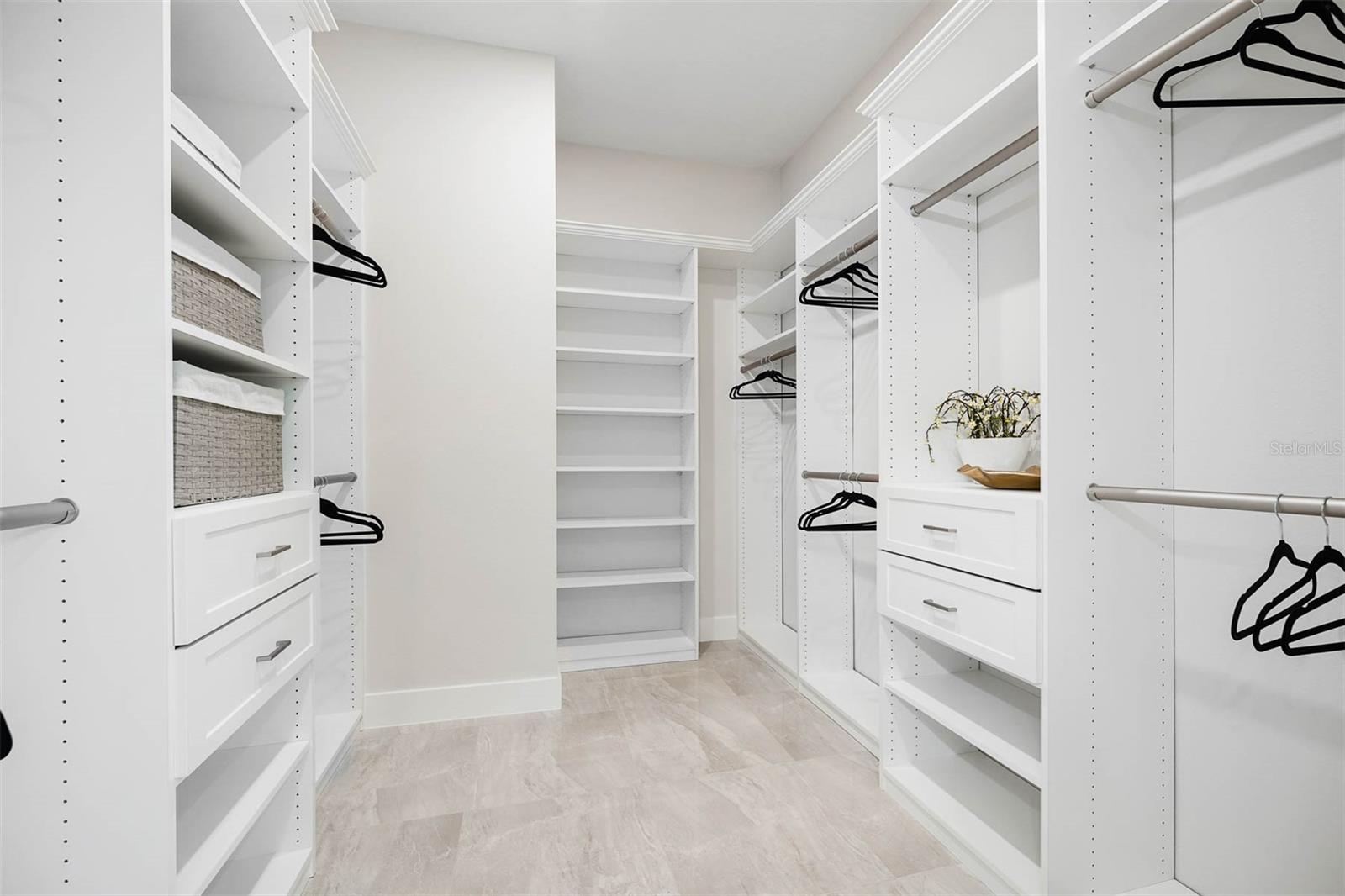 Image 34 of 45 For 2300 Formosa Avenue