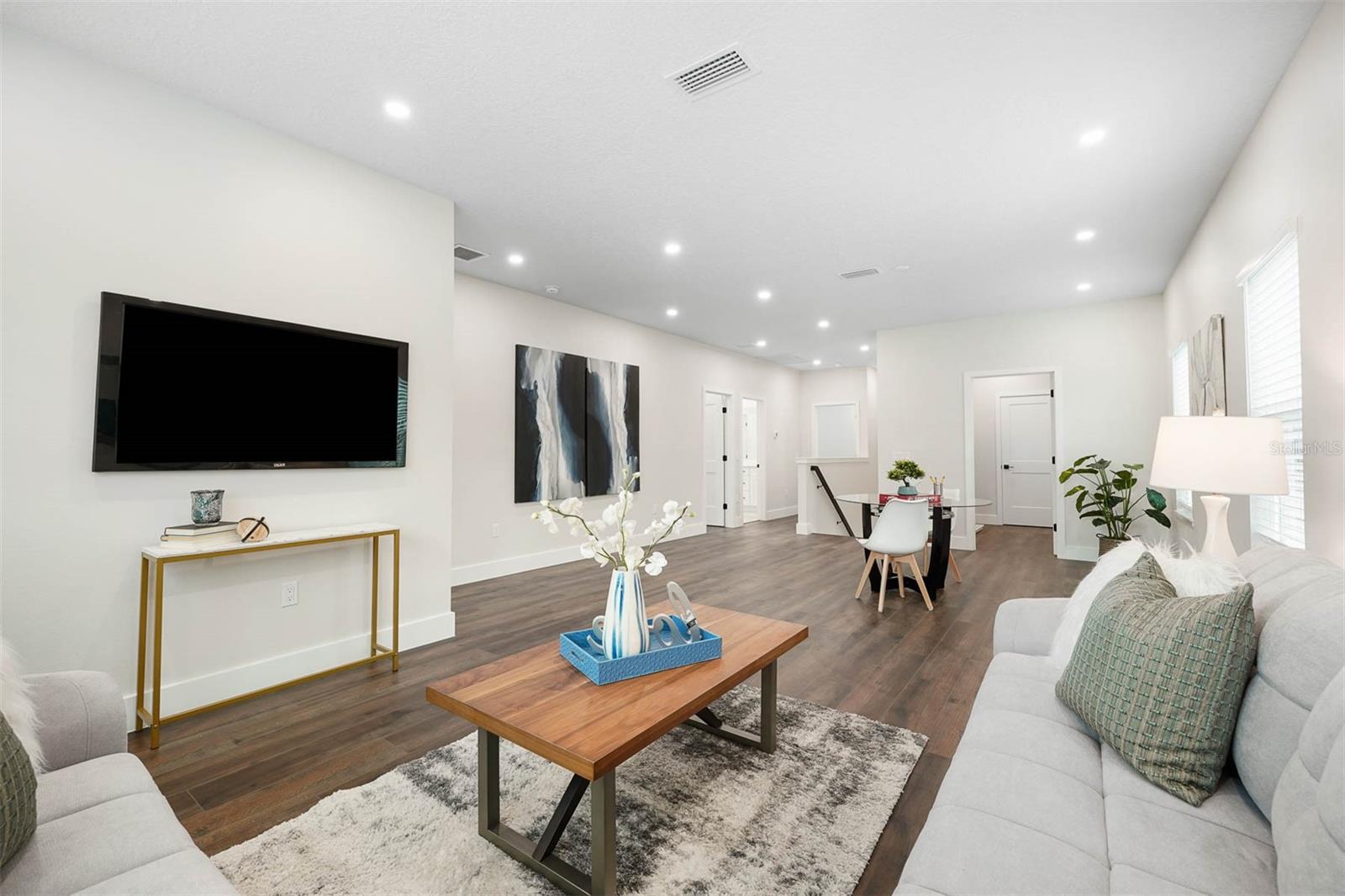 Image 37 of 45 For 2300 Formosa Avenue