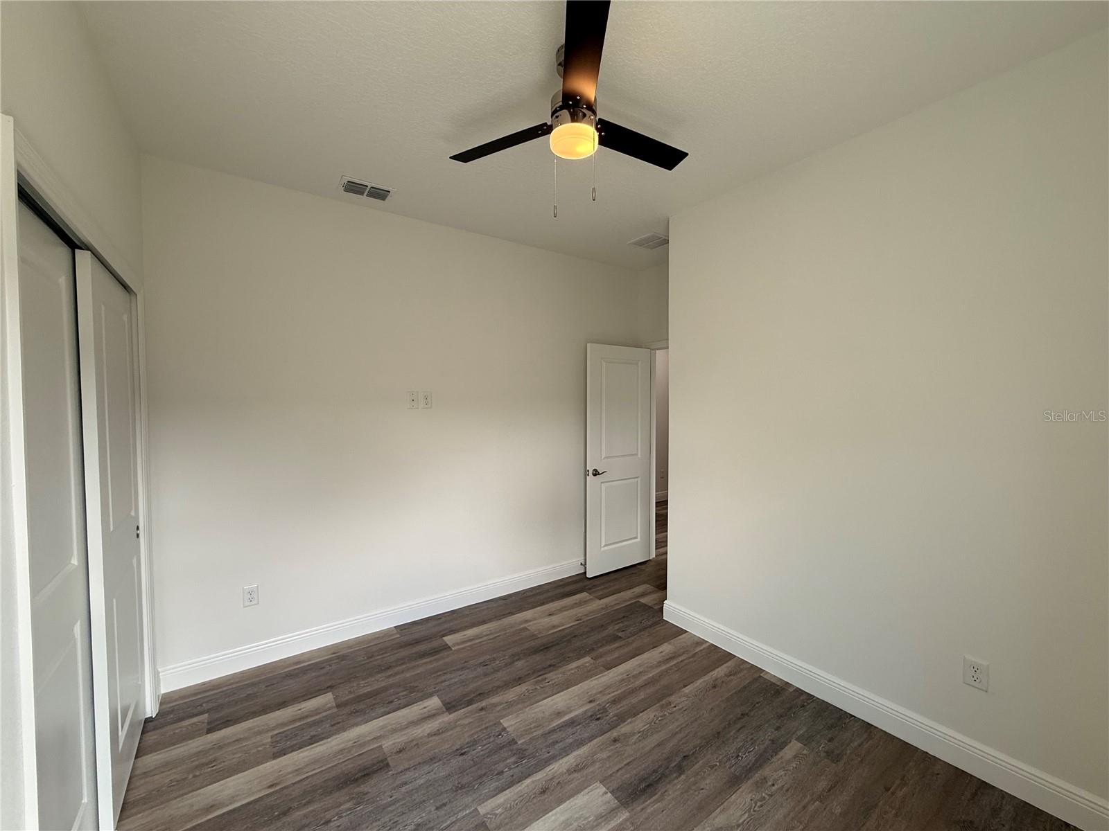 Image 17 of 33 For 1606 Peach Avenue