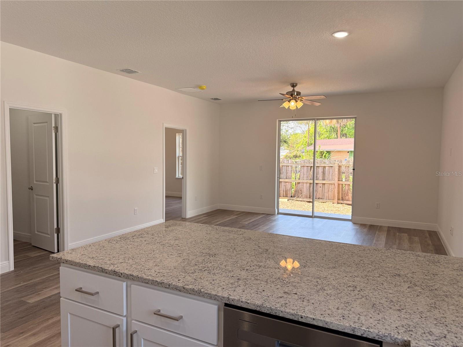 Image 23 of 33 For 1606 Peach Avenue