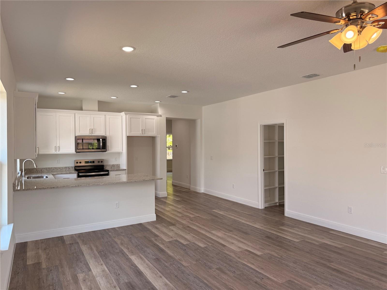 Image 27 of 33 For 1606 Peach Avenue