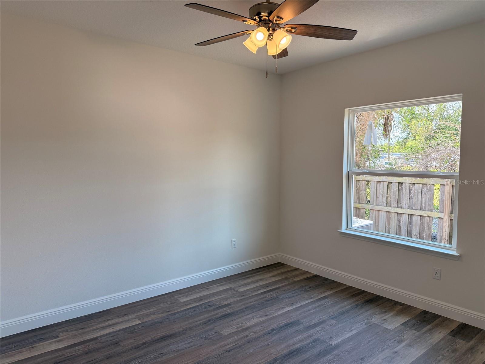 Image 29 of 33 For 1606 Peach Avenue