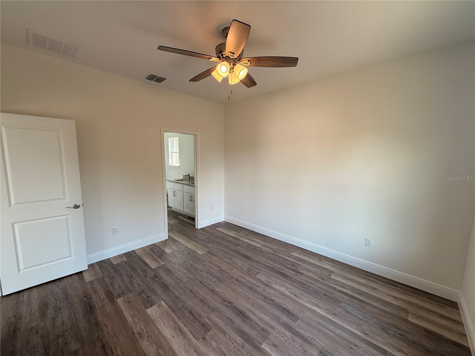 Image 30 of 33 For 1606 Peach Avenue