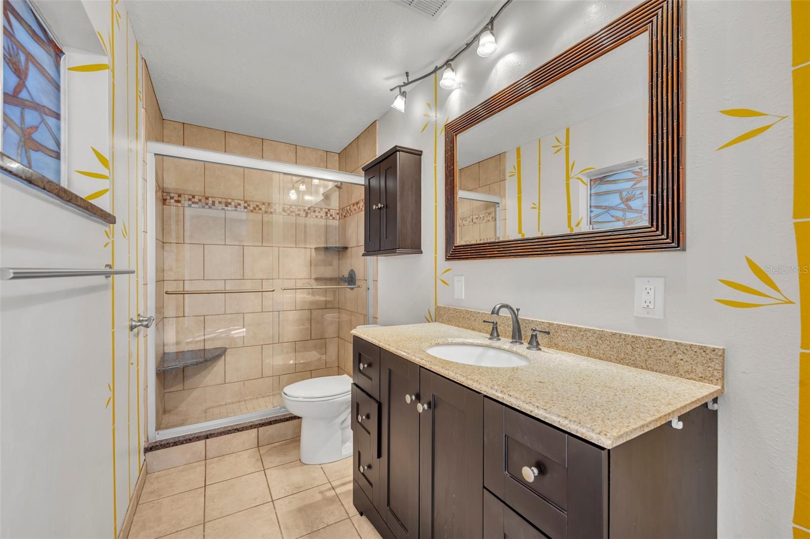 Image 17 of 21 For 700 Melrose Avenue J1