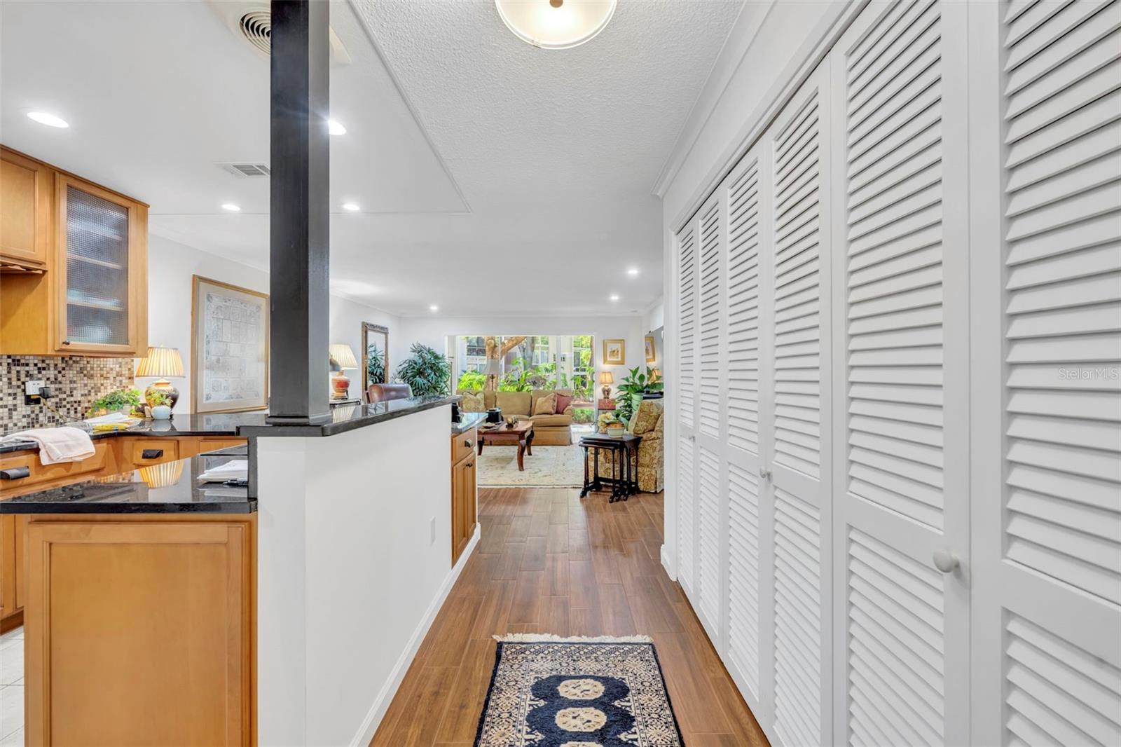 Image 18 of 21 For 700 Melrose Avenue J1