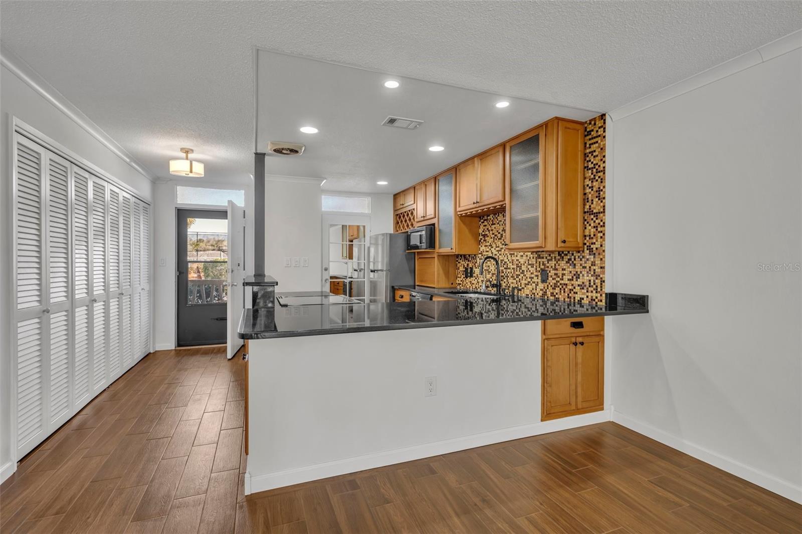 Image 2 of 21 For 700 Melrose Avenue J1