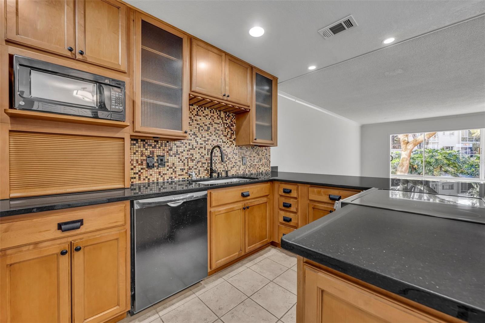 Image 6 of 21 For 700 Melrose Avenue J1