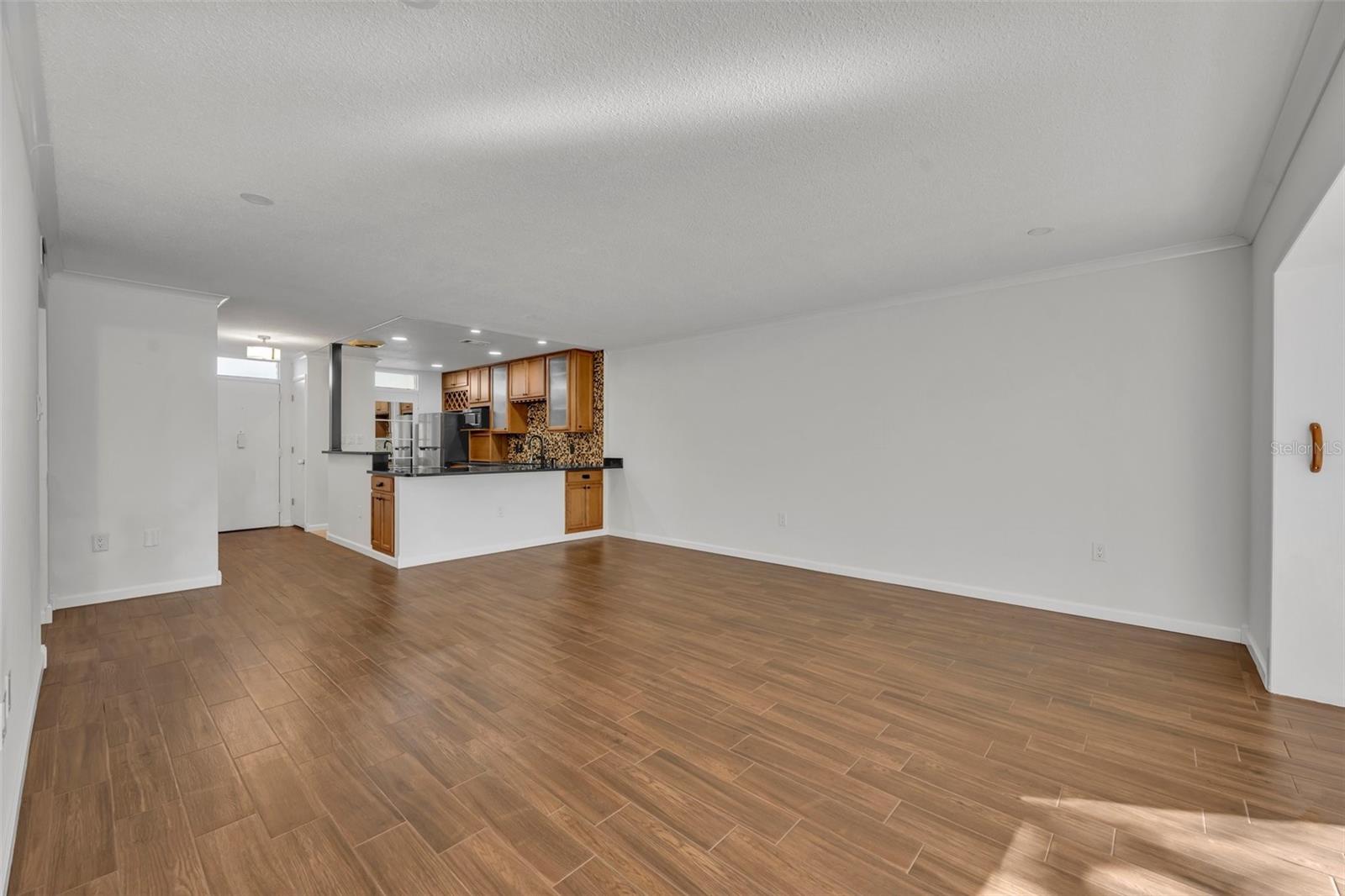 Image 9 of 21 For 700 Melrose Avenue J1