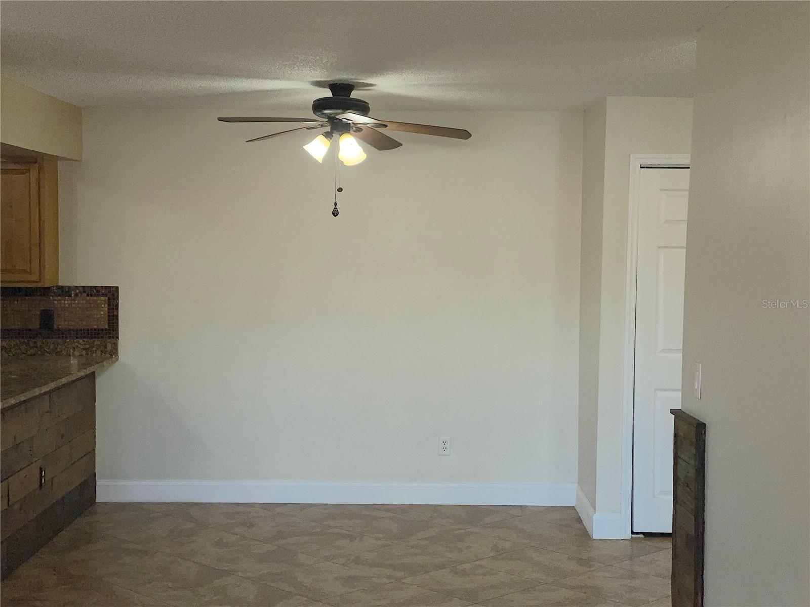 Image 4 of 22 For 646 Kenwick Circle 103