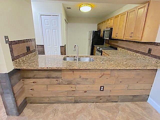 Image 5 of 22 For 646 Kenwick Circle 103