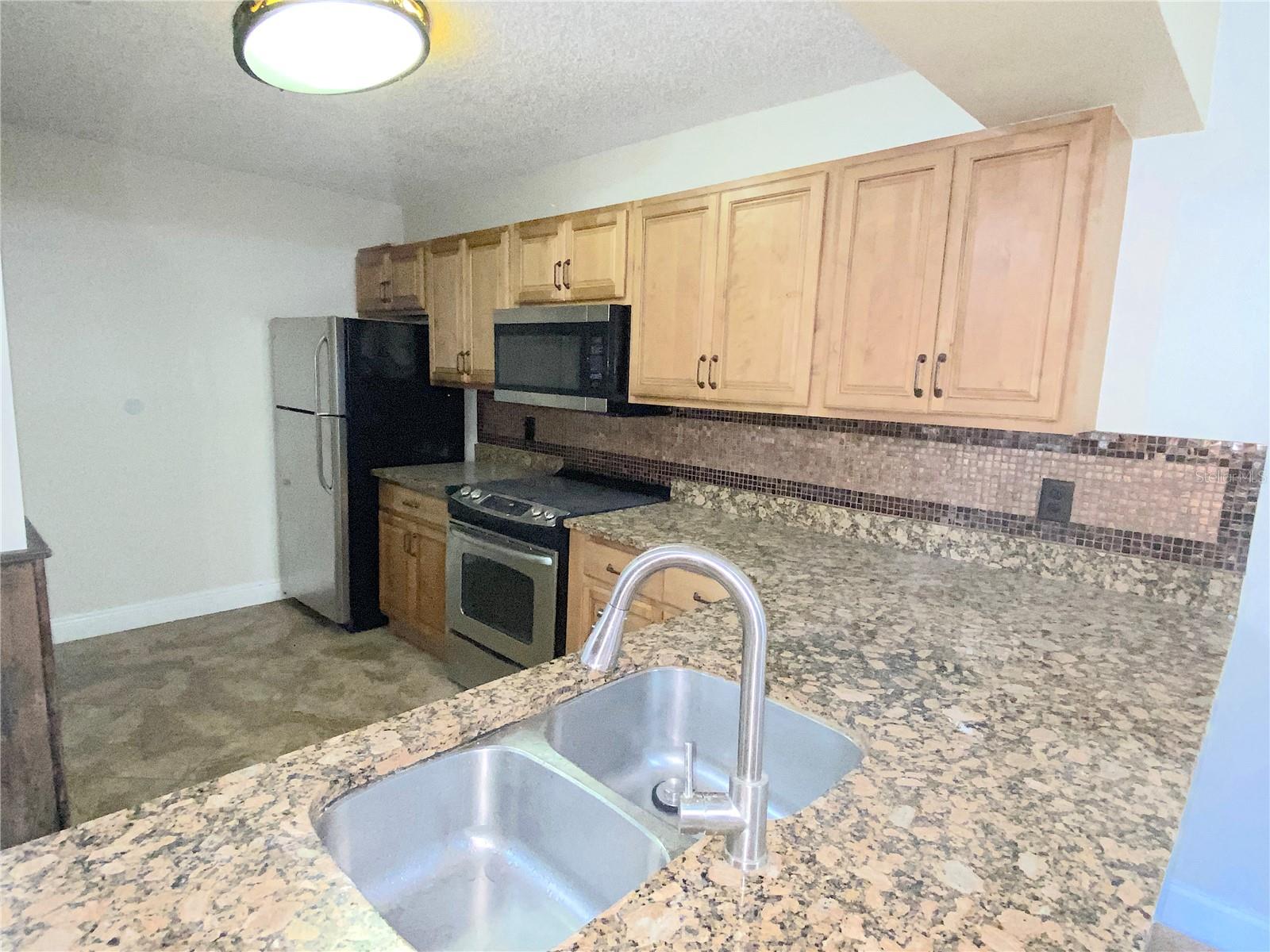 Image 6 of 22 For 646 Kenwick Circle 103