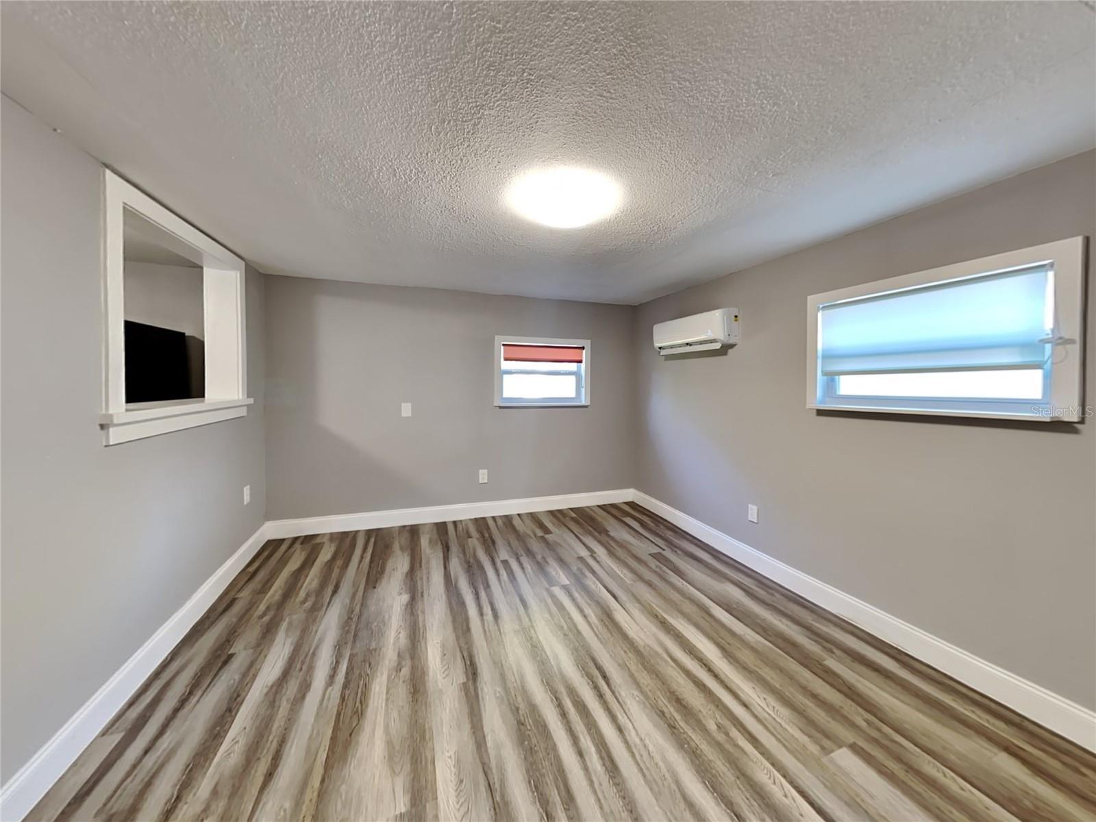 Image 2 of 9 For 1208 Francis Avenue 2