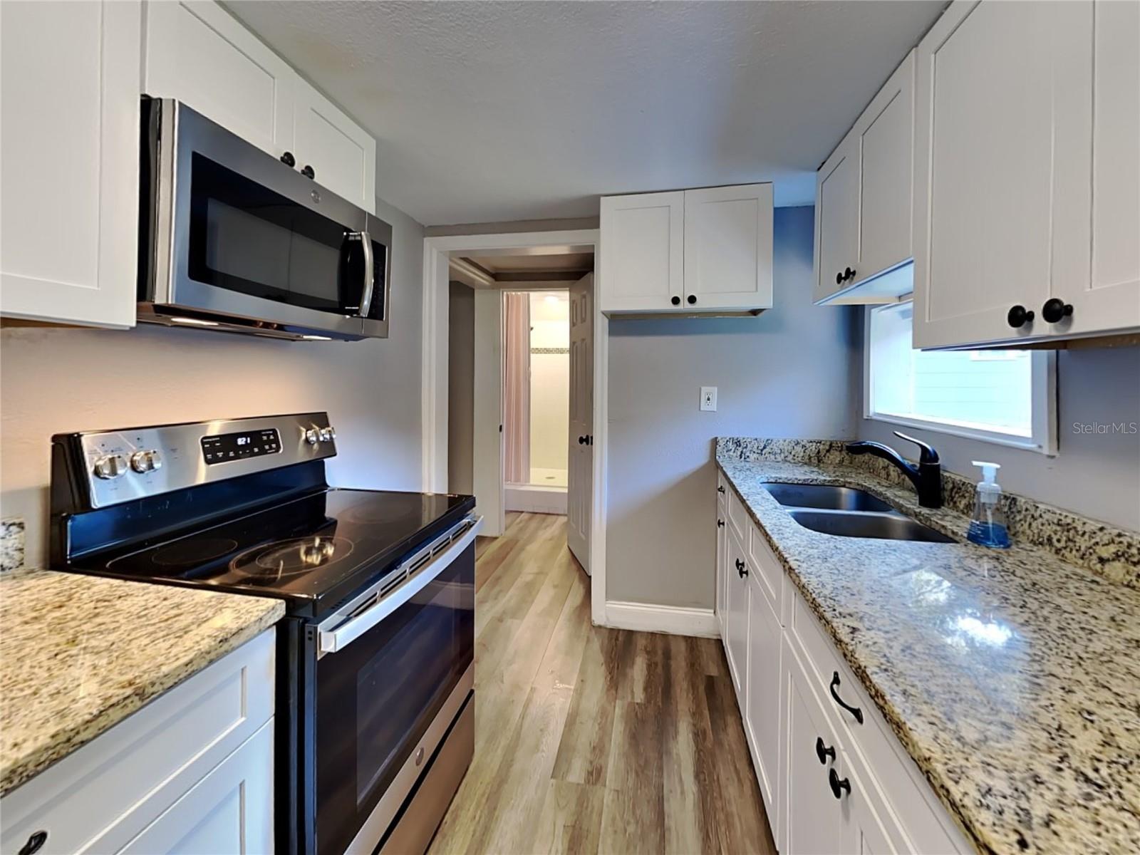 Image 4 of 9 For 1208 Francis Avenue 2