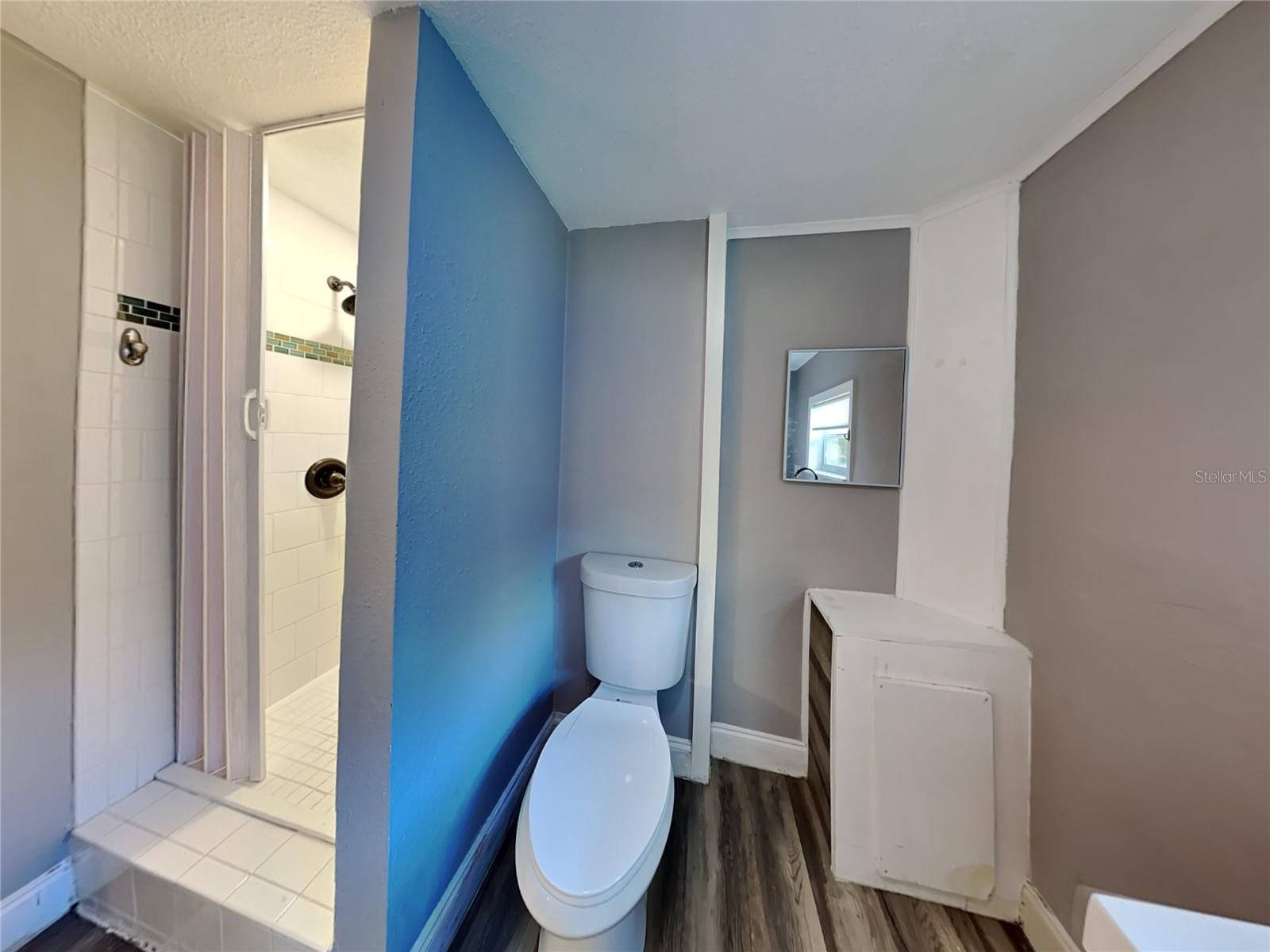 Image 8 of 9 For 1208 Francis Avenue 2