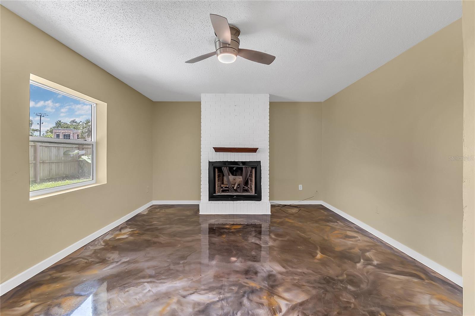 Image 11 of 31 For 36 Springwood Square