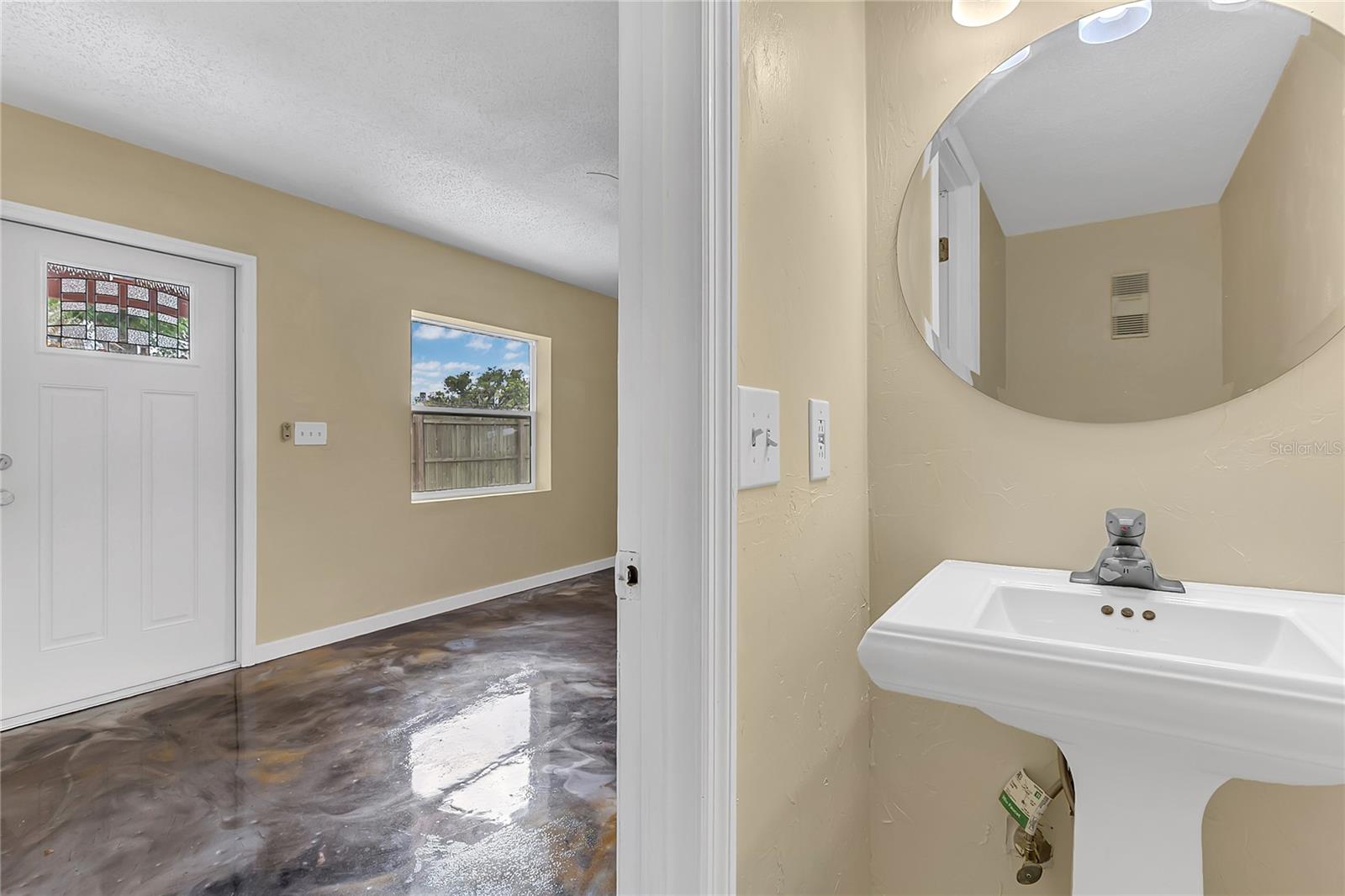 Image 14 of 31 For 36 Springwood Square