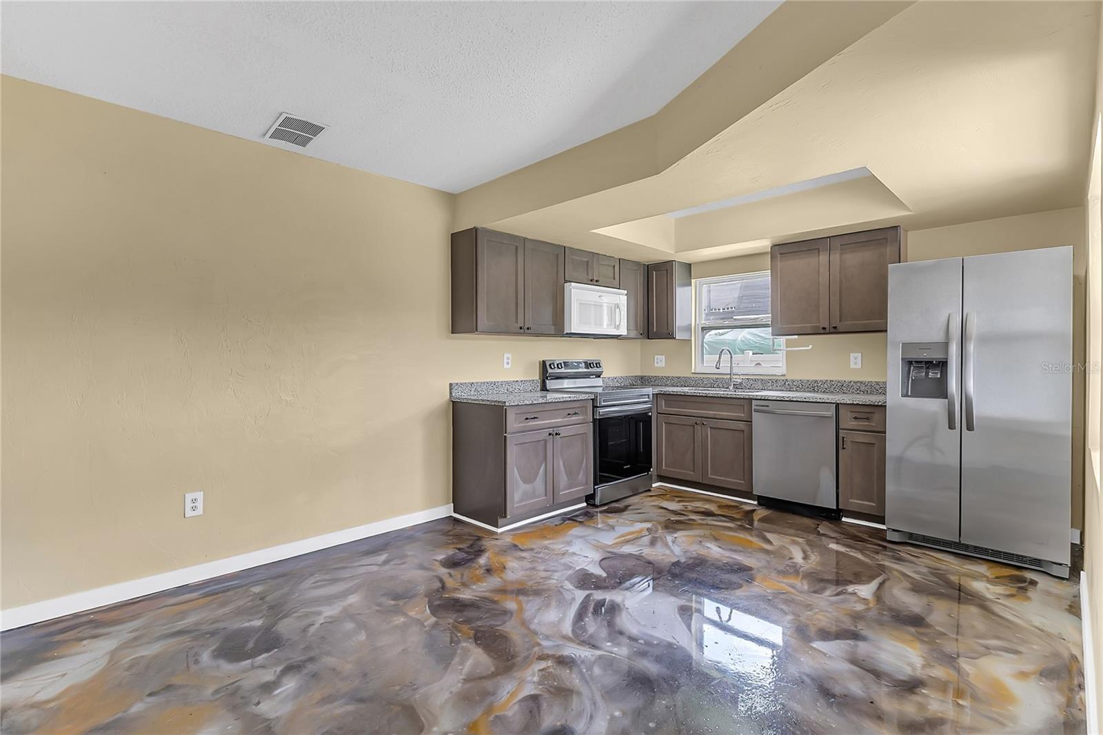 Image 15 of 31 For 36 Springwood Square