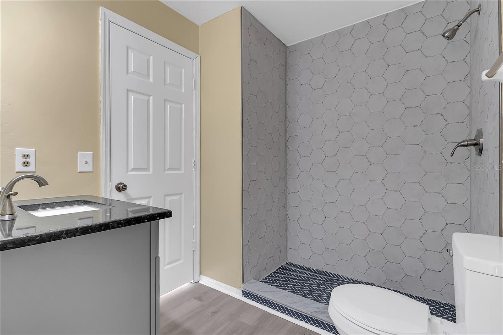 Image 20 of 31 For 36 Springwood Square