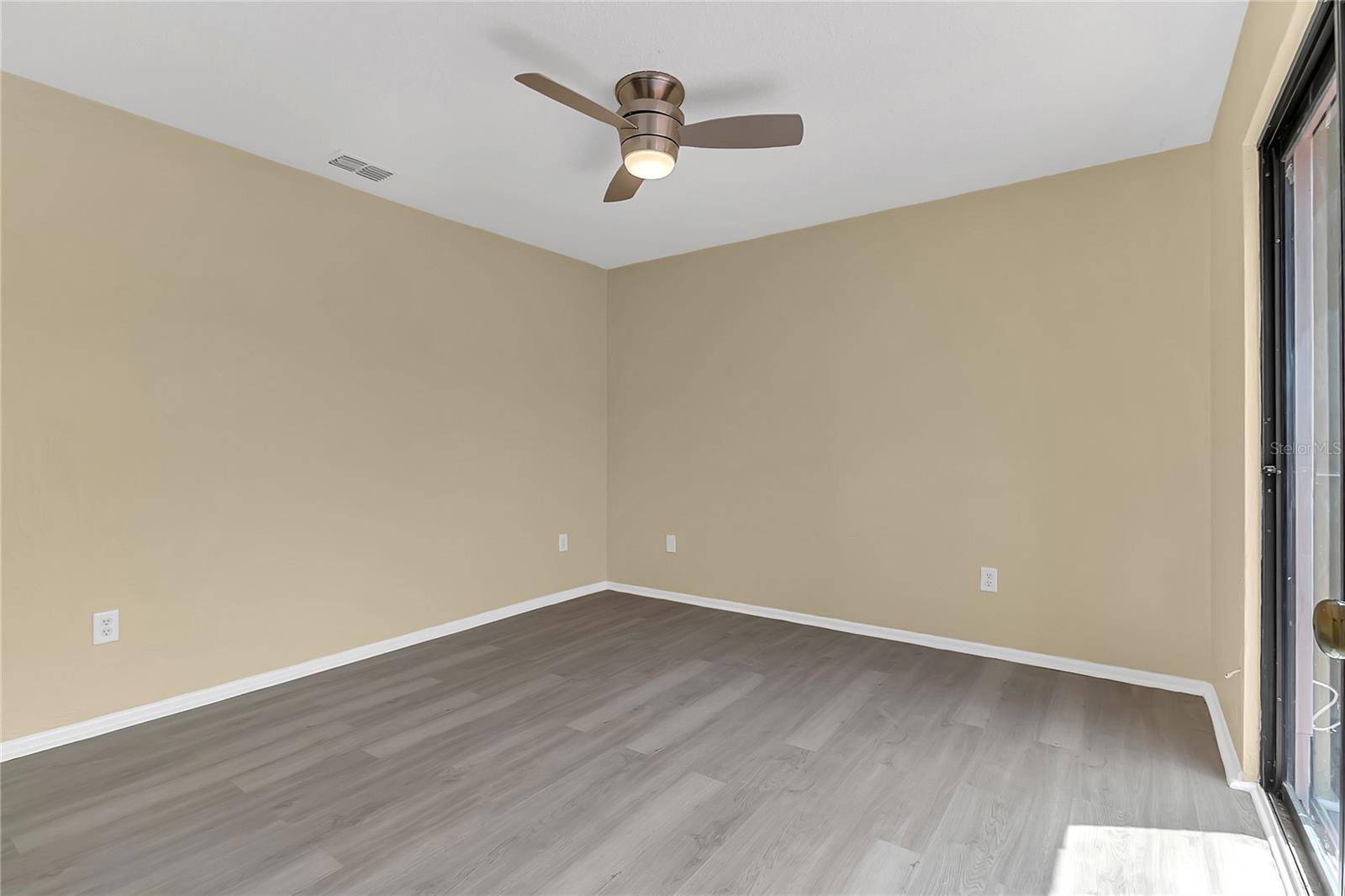 Image 22 of 31 For 36 Springwood Square