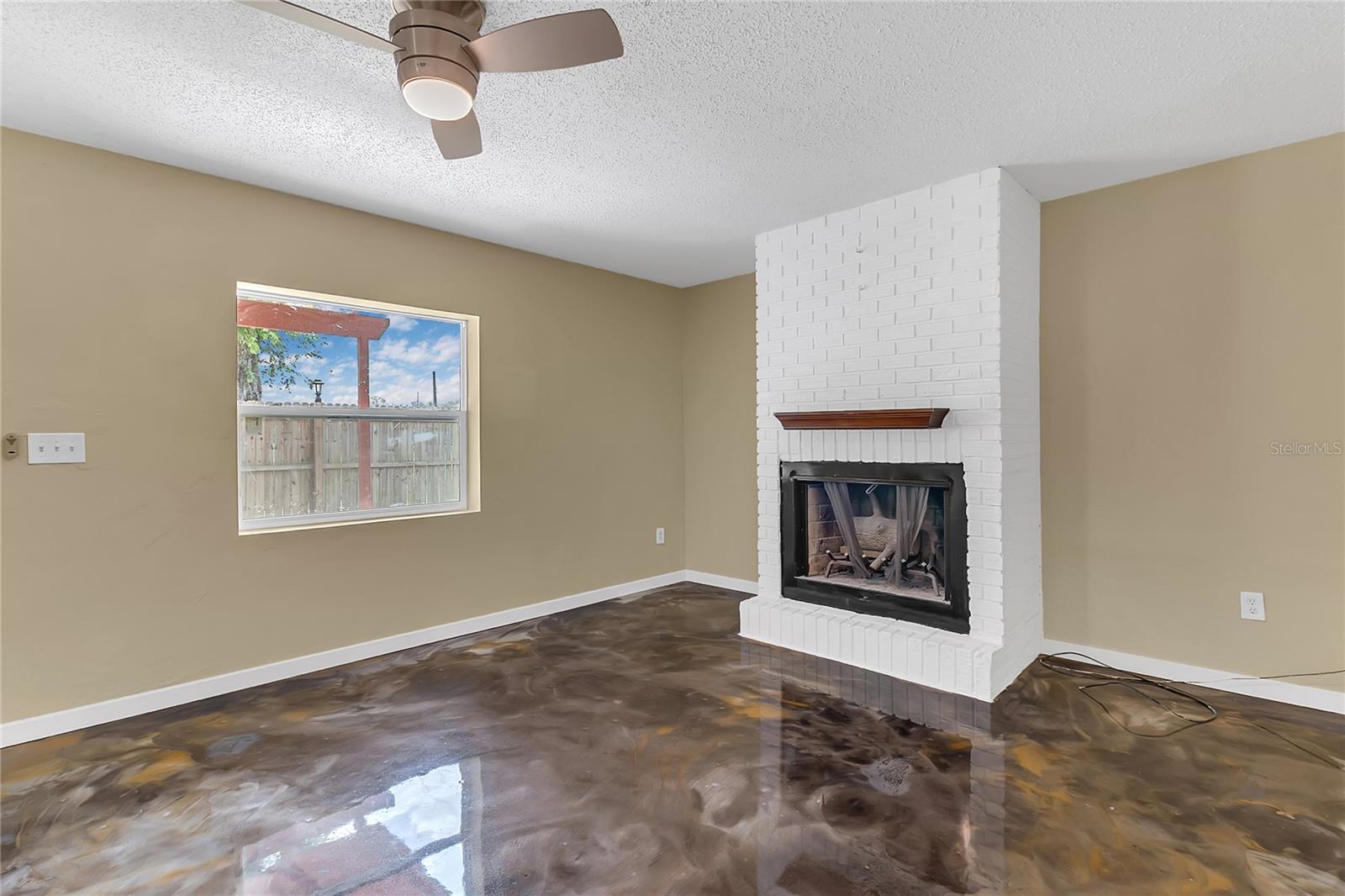 Image 3 of 31 For 36 Springwood Square